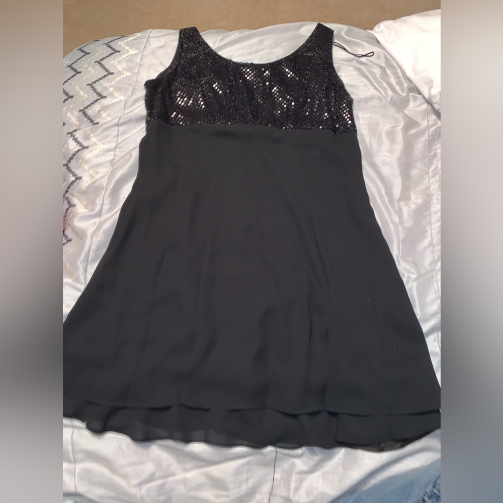 Dress - Picture 4 of 4